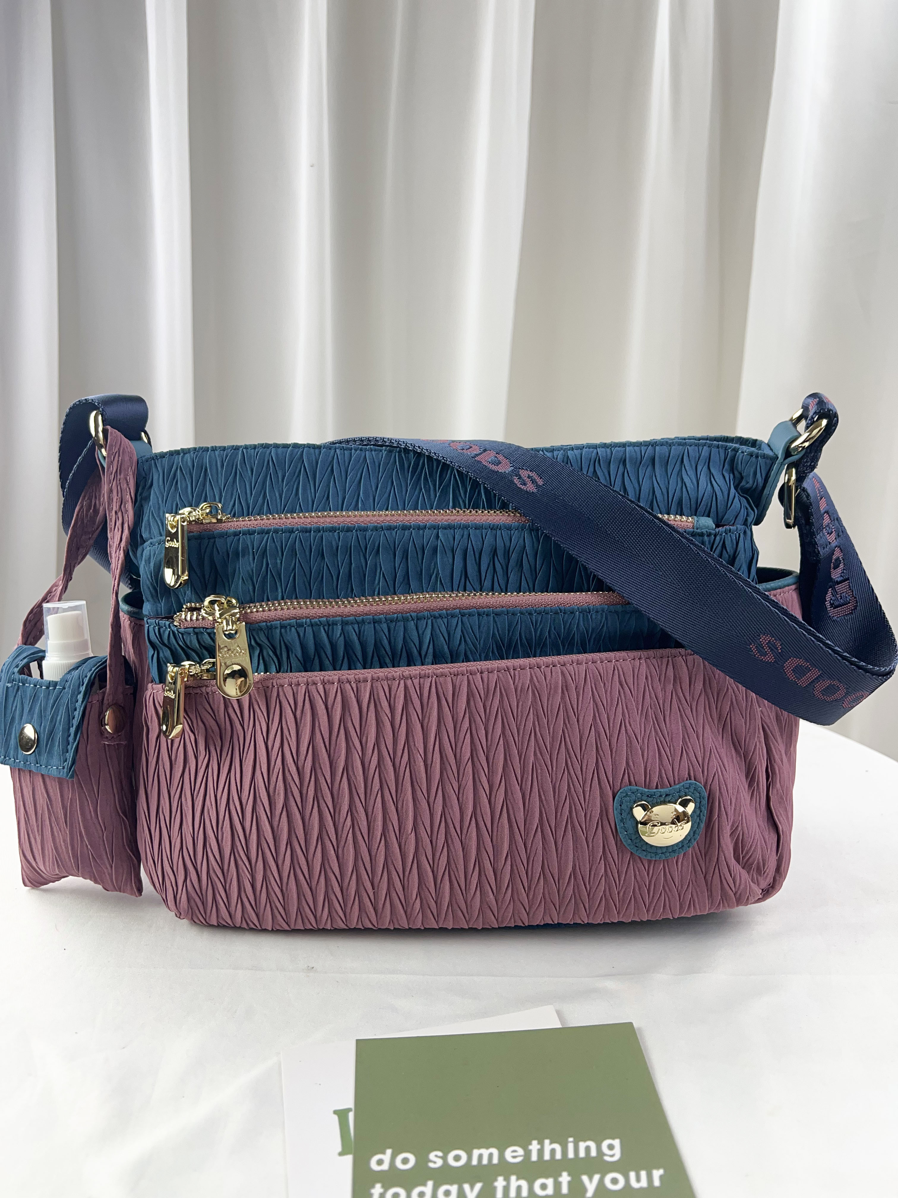 GOODS 湖水藍配粉防潑水側背包 附酒精保護套+酒精瓶 #2502