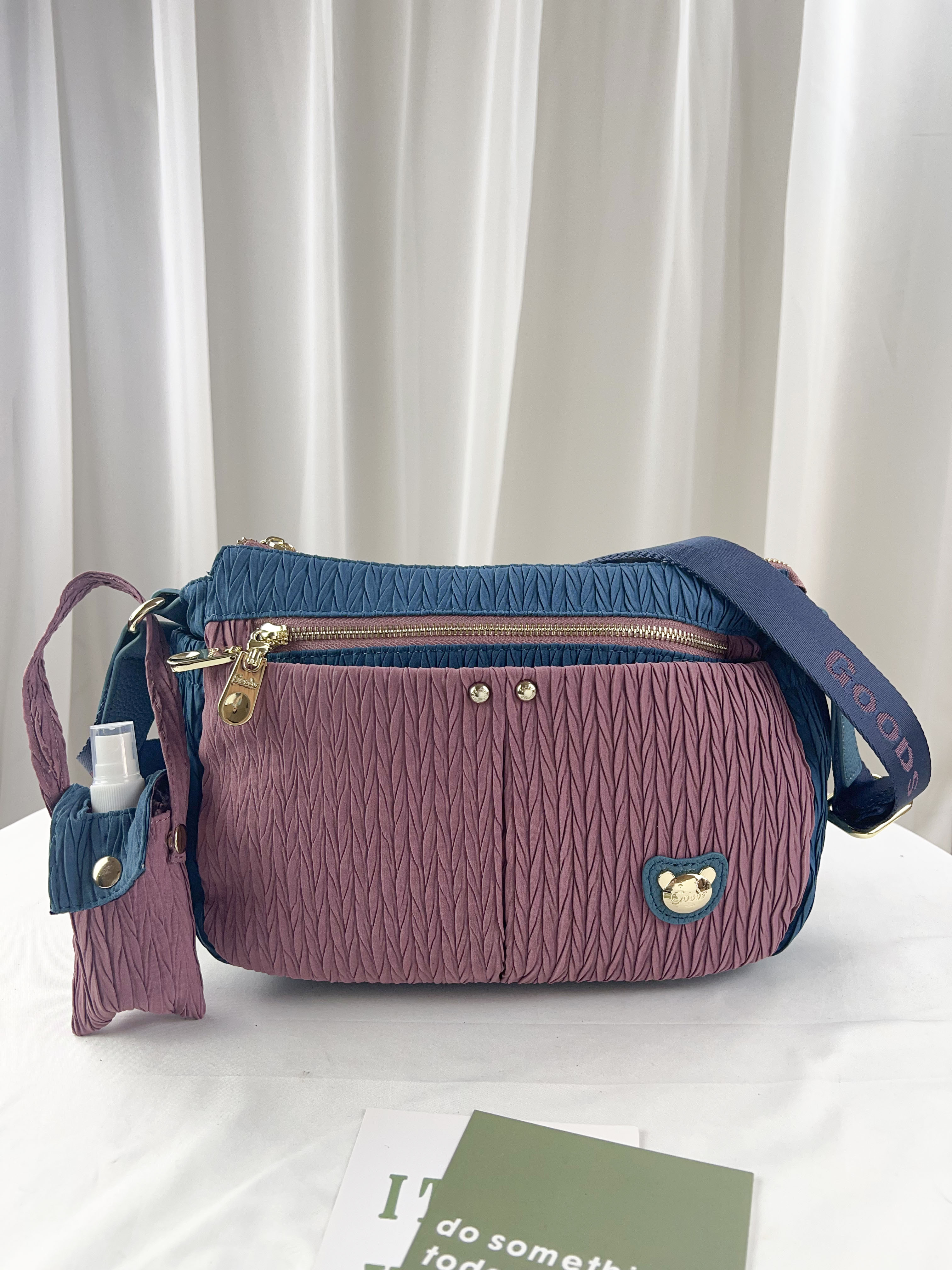 GOODS 湖水藍配粉防潑水側背包 附酒精保護套+酒精瓶   #2806