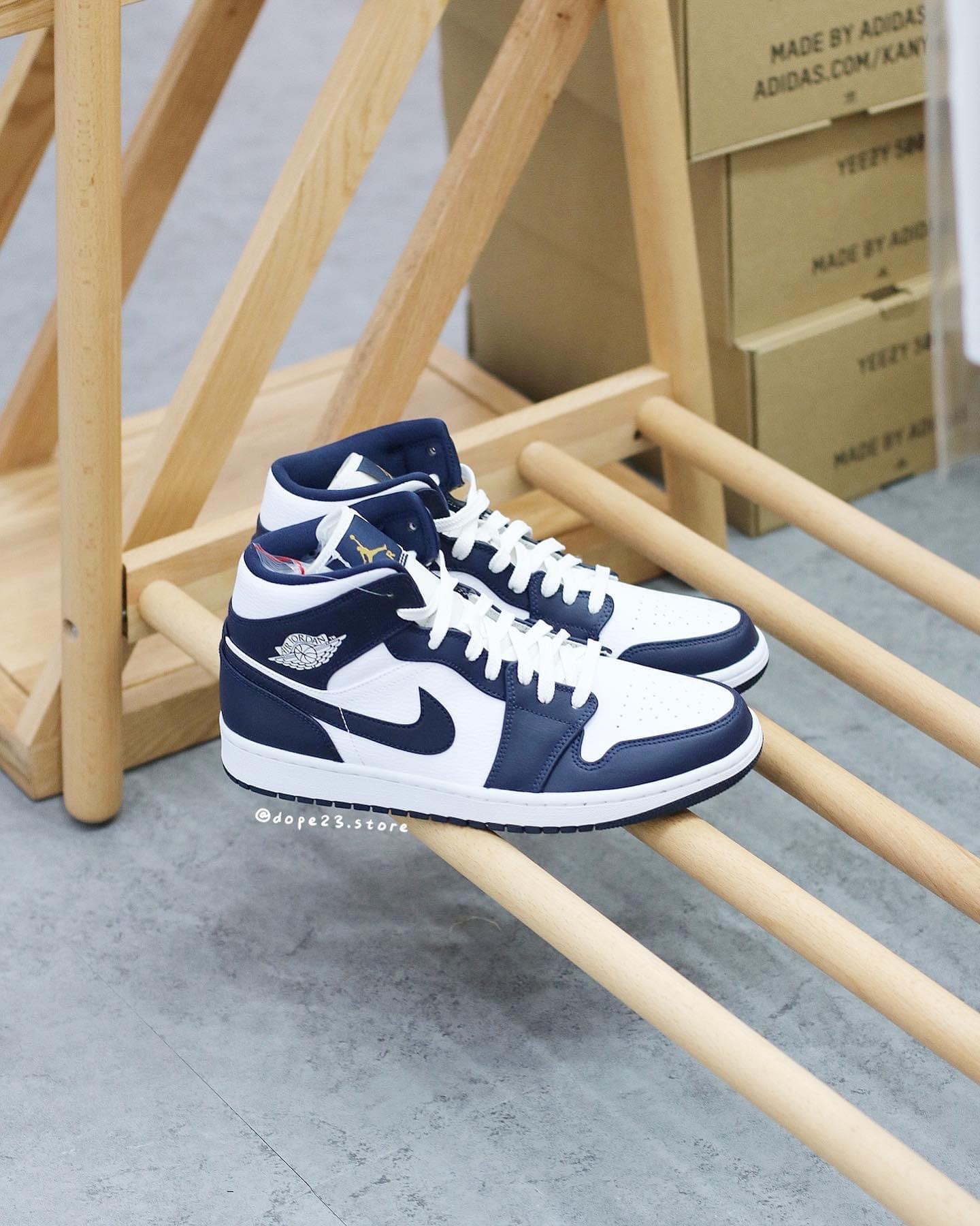 NIKE AIR  Jordan 1 Mid White Metallic Gold Obsidian 554724-174