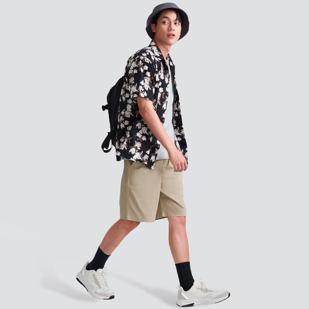 鬆緊休閒短褲-卡其