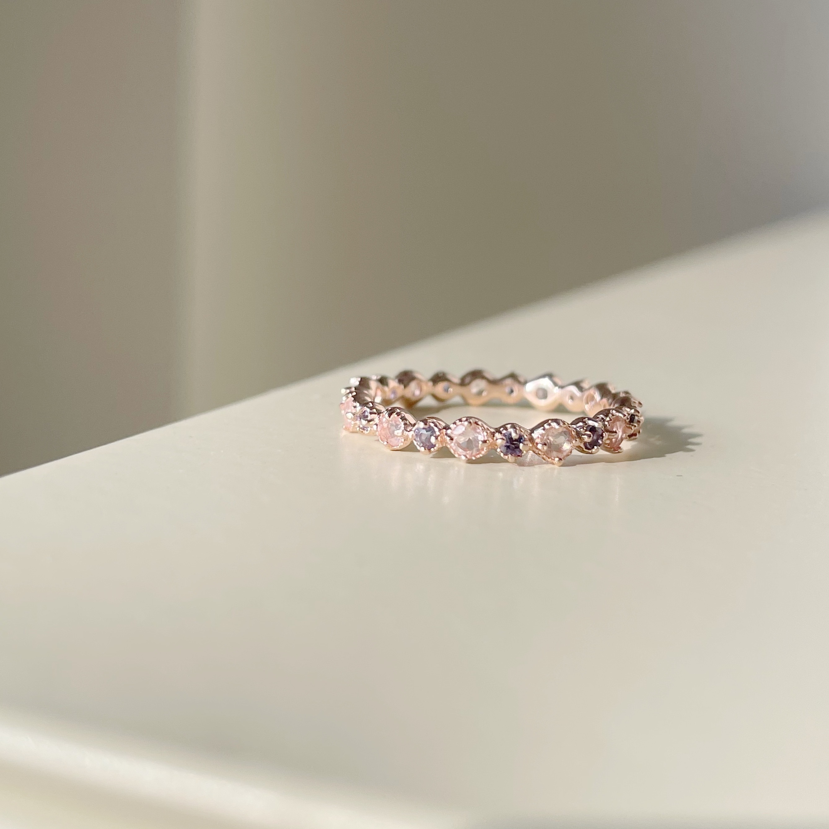 整圈小四爪粉晶菫青石戒指