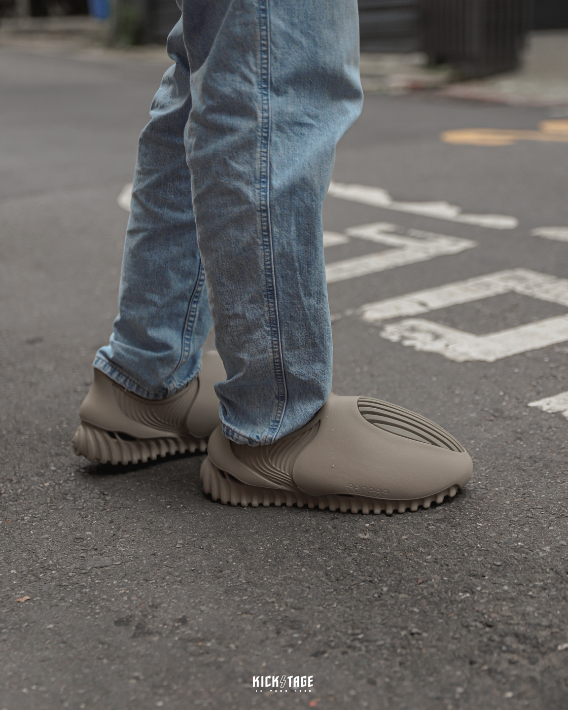 [特價售出無退換] GENEGG FOAM RUNNER "WHALE" 摩卡 鯨之美 流線 透氣 機能水鞋 沙灘鞋 雨鞋【GW-001】25SALE