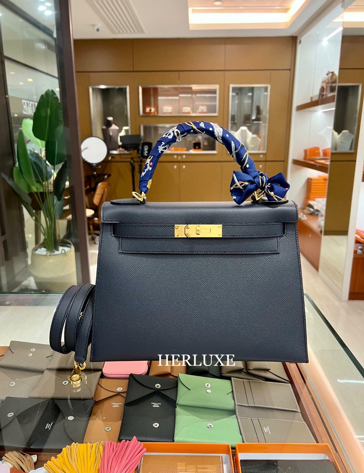 Kelly 28 🔹️ Black and Blue indigo epsom 🔹️ Gold hardware 🔹️ Stamp Z  (2021) For more information please contact us at : • Whatsapp :…