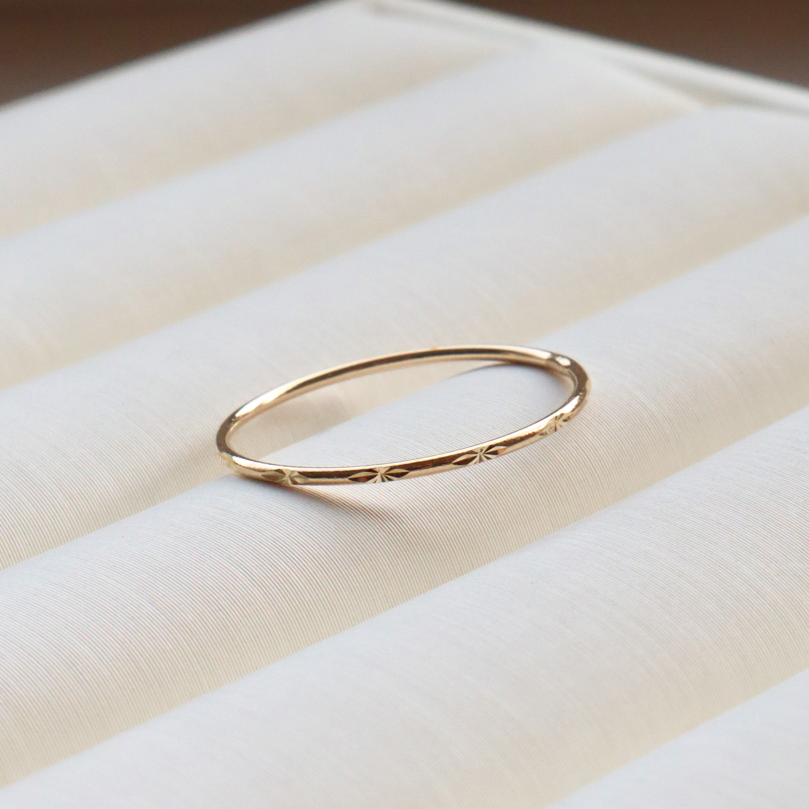 K10/花型雕刻線戒