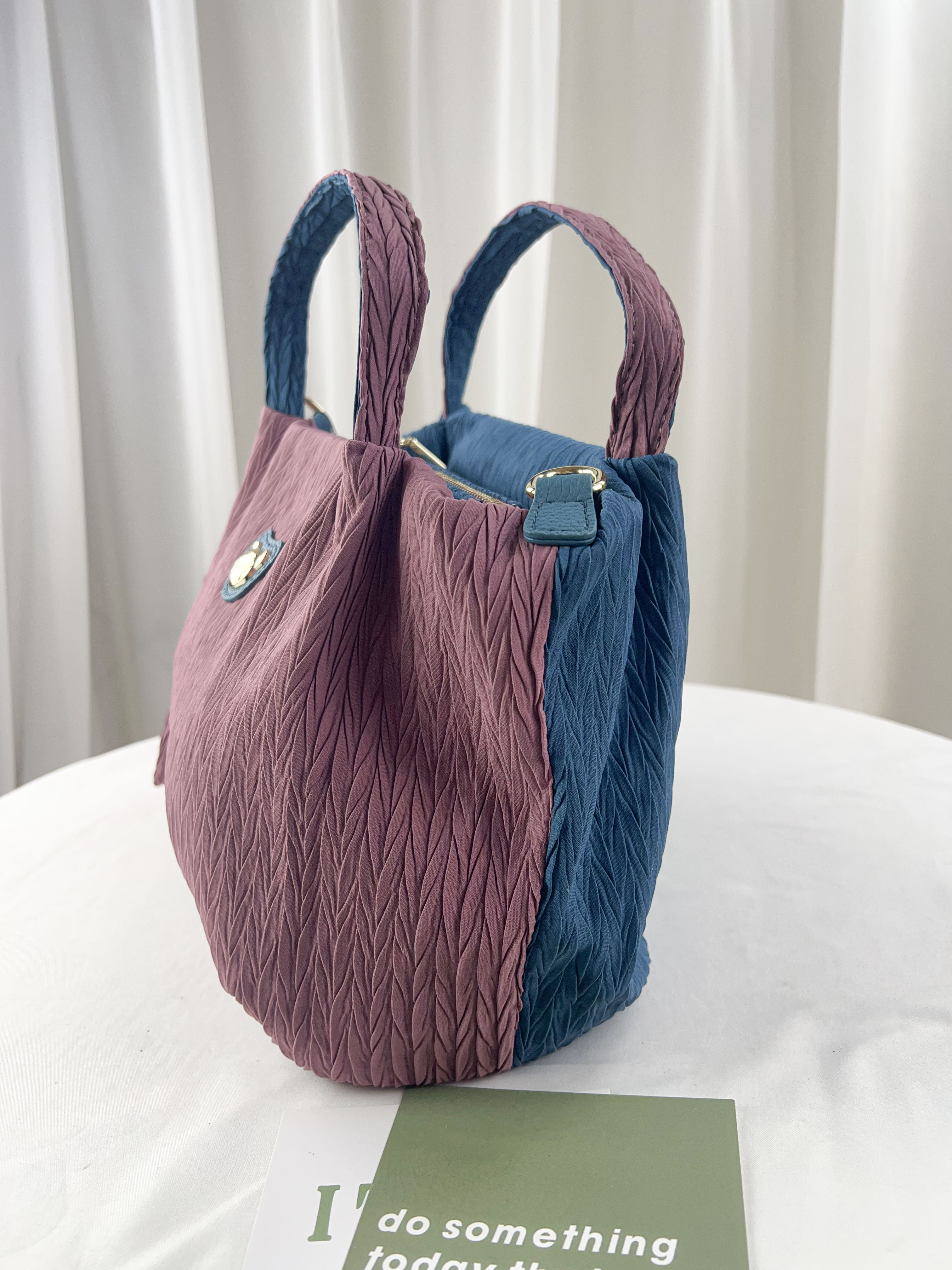 GOODS 湖水藍配粉防潑水手提包 / 側背包 附酒精保護套+酒精瓶 #2808