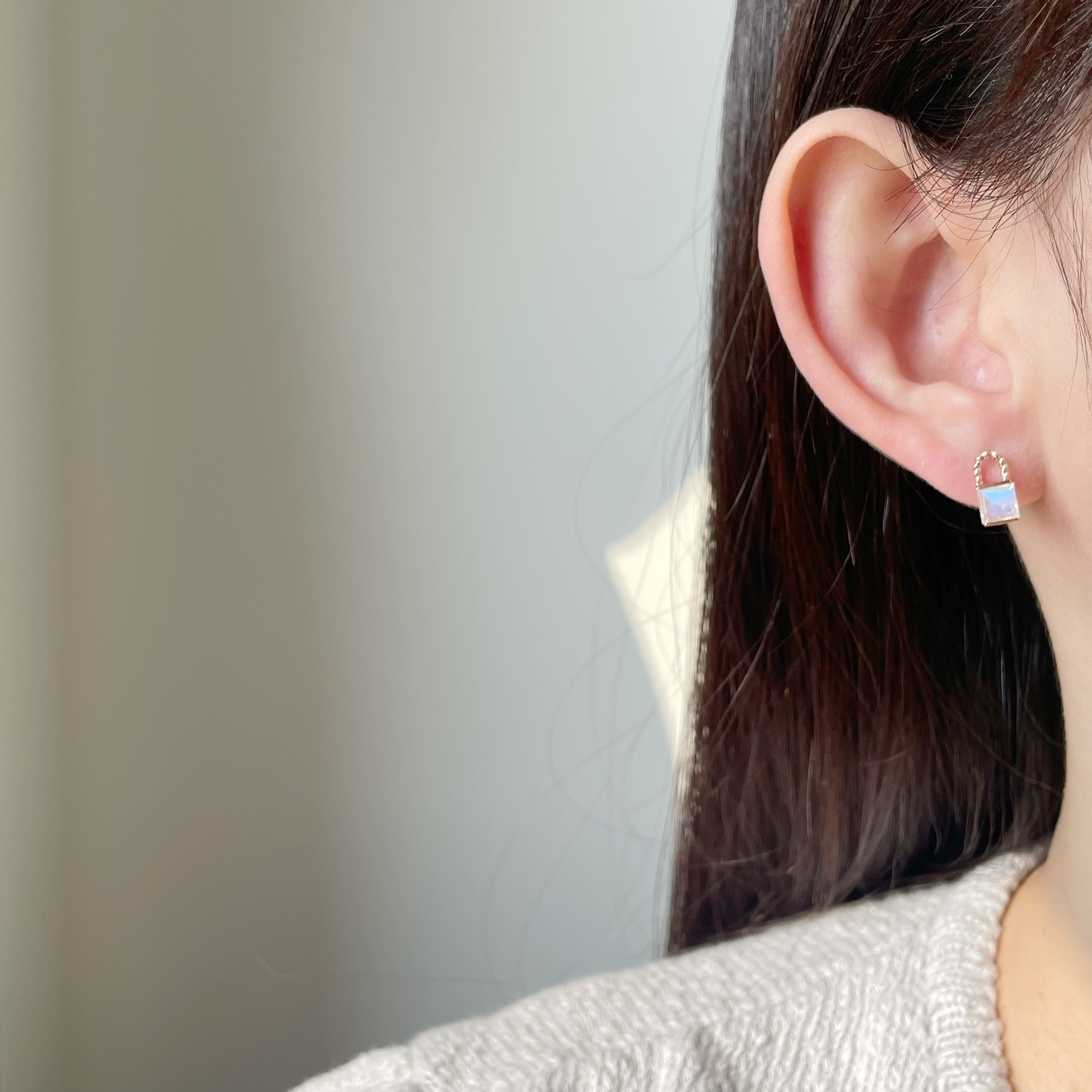 麻花方形lock月光石耳環