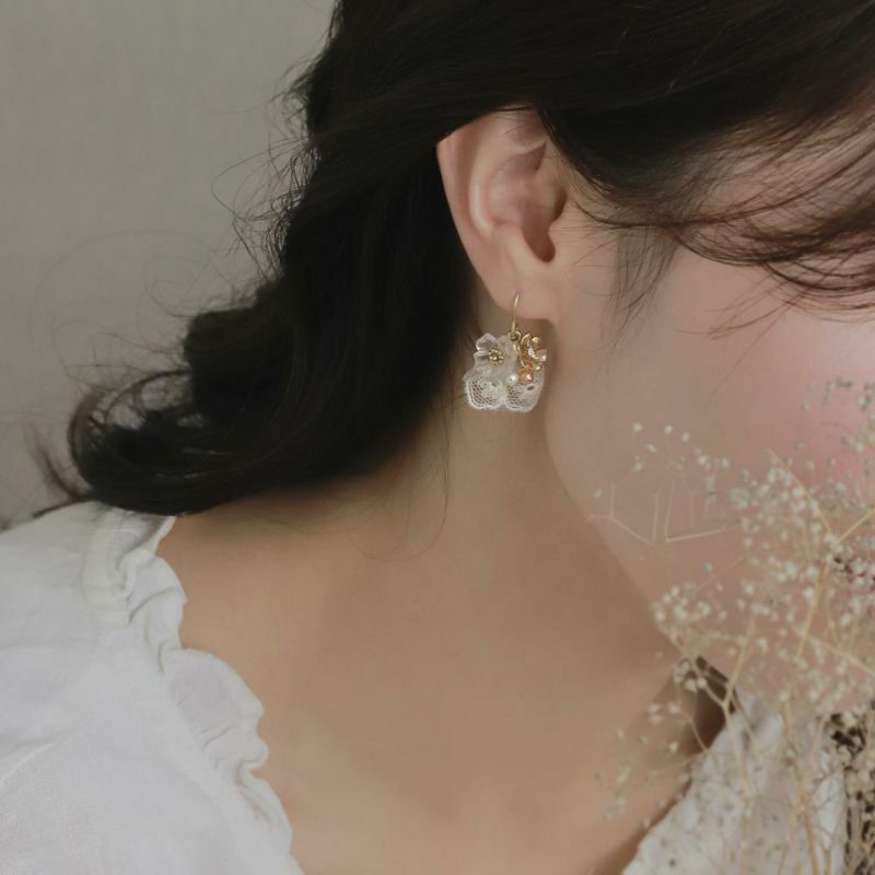 Ayatorie 蕾糸裙擺耳環