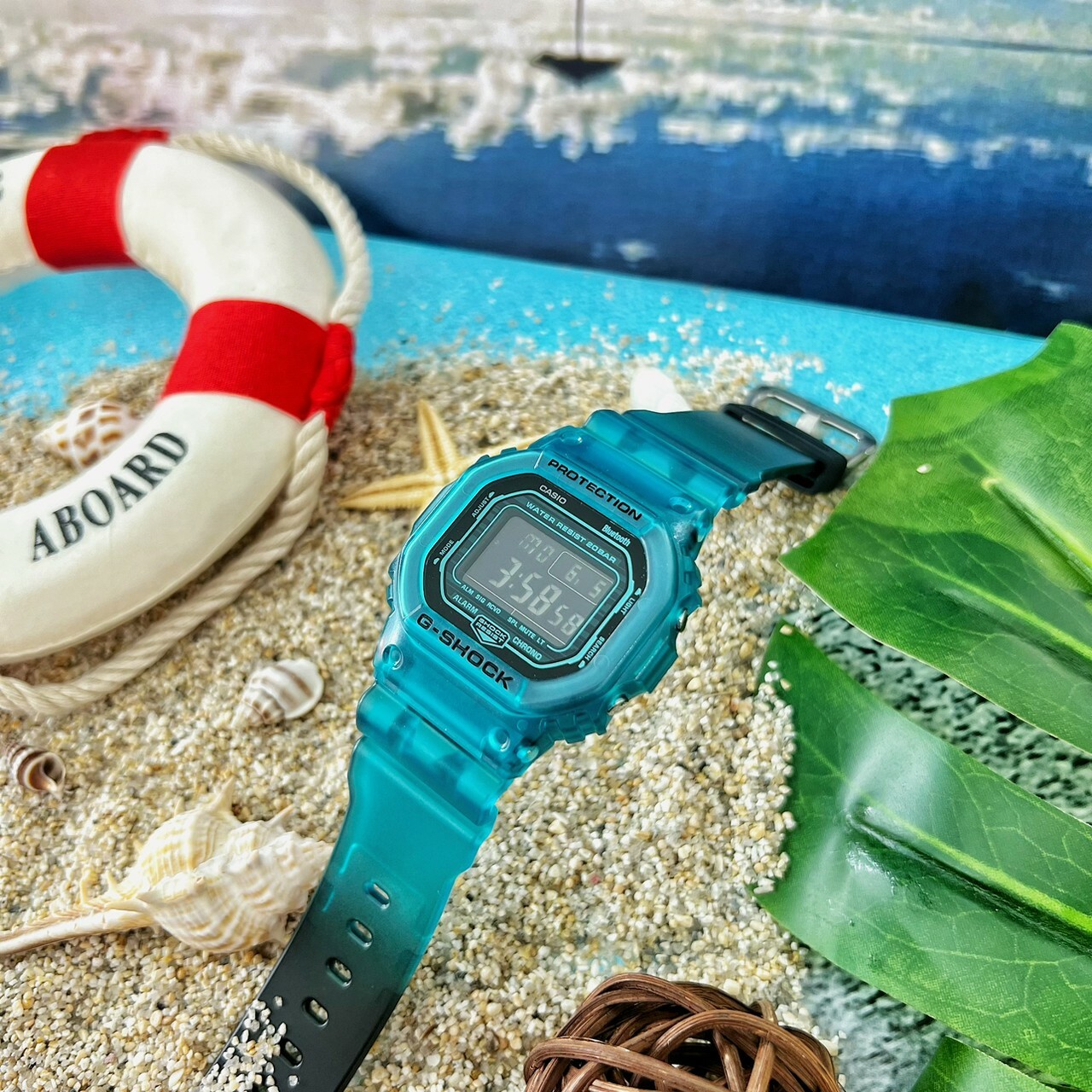 【G-SHOCK】夏日漸層果凍色藍芽方形電子運動錶 DW-B5600G-2D 42.8mm 現代鐘錶