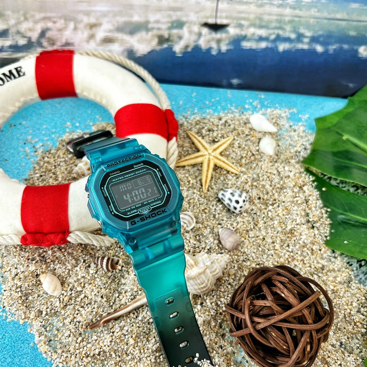 【G-SHOCK】夏日漸層果凍色藍芽方形電子運動錶 DW-B5600G-2D 42.8mm 現代鐘錶