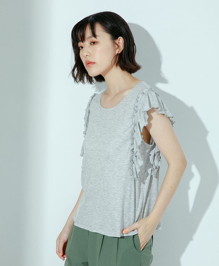 身體語言柔軟花袖上衣-靠近