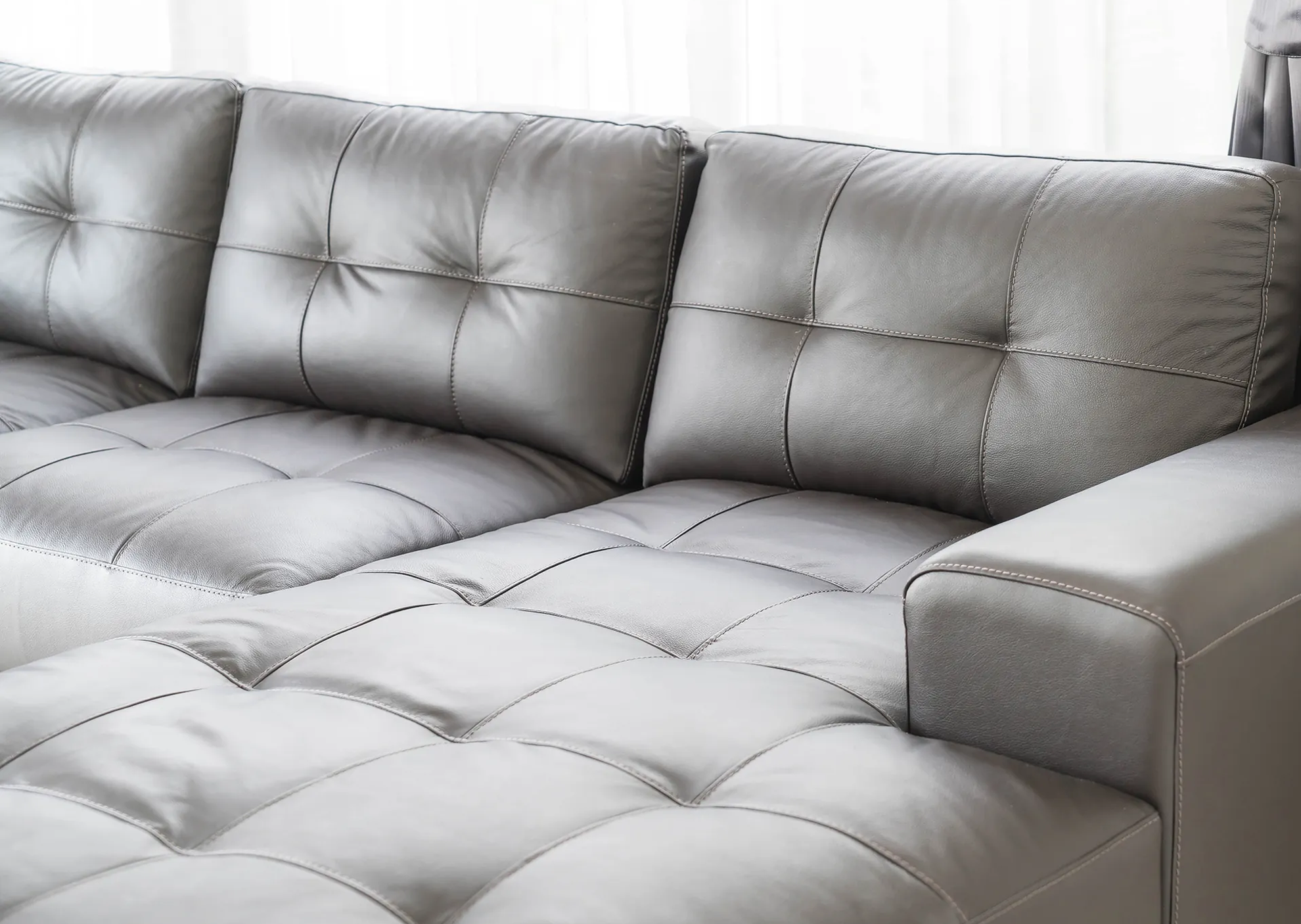 灰色真皮電動沙發，三人座現代風格設計