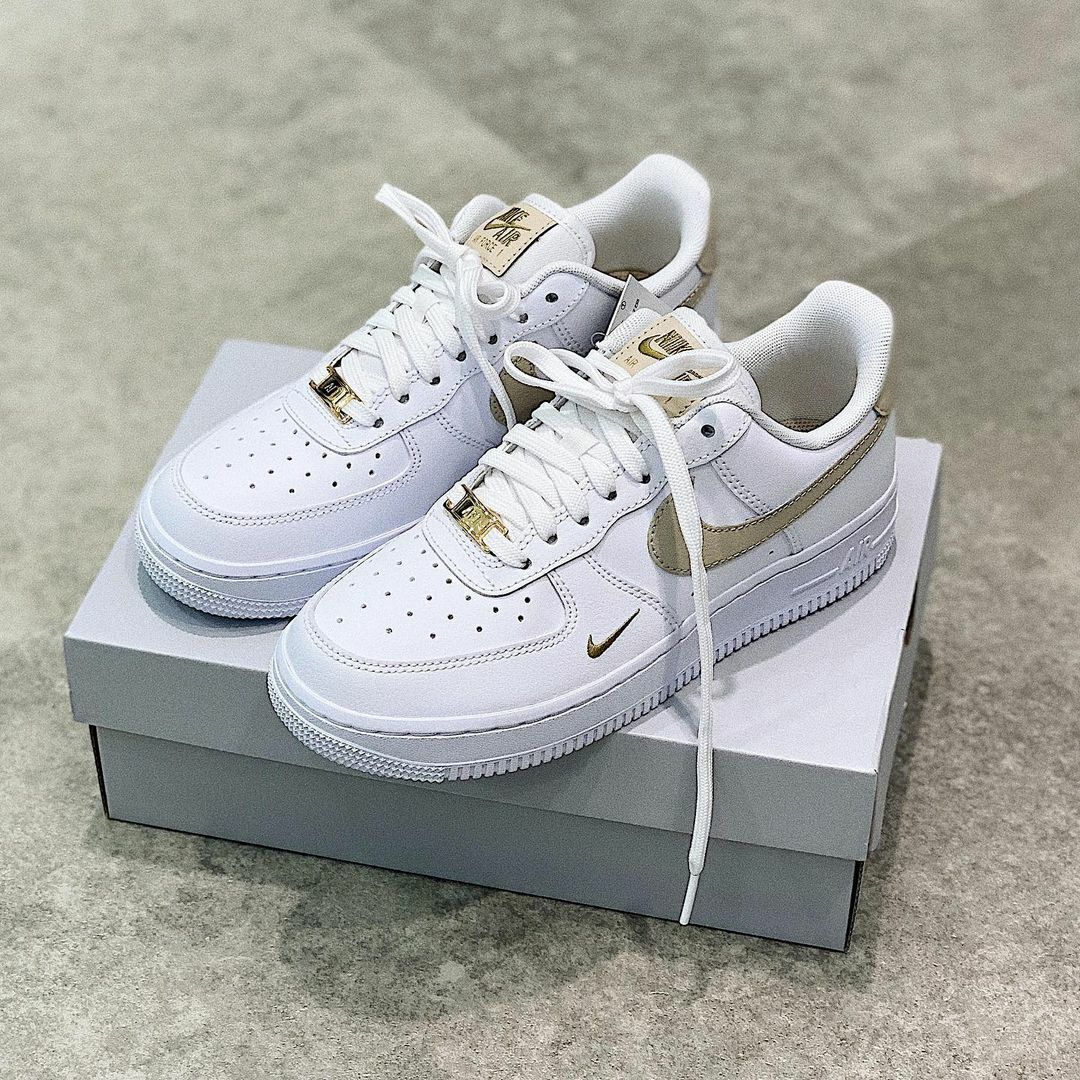 Nike Air Force 1 奶茶 白色 小金勾 小勾 刺繡 休閒鞋 AF1 CZ0270-105