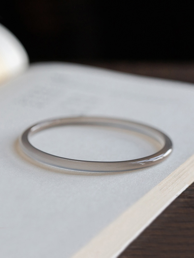 【玉鐲】煙灰玉隨叮噹鐲-4mm：消除疲勞，維持身心和諧