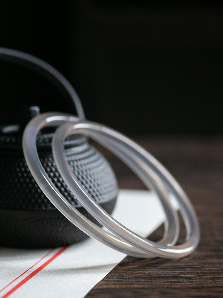 【玉鐲】煙灰玉隨叮噹鐲-4mm：消除疲勞，維持身心和諧