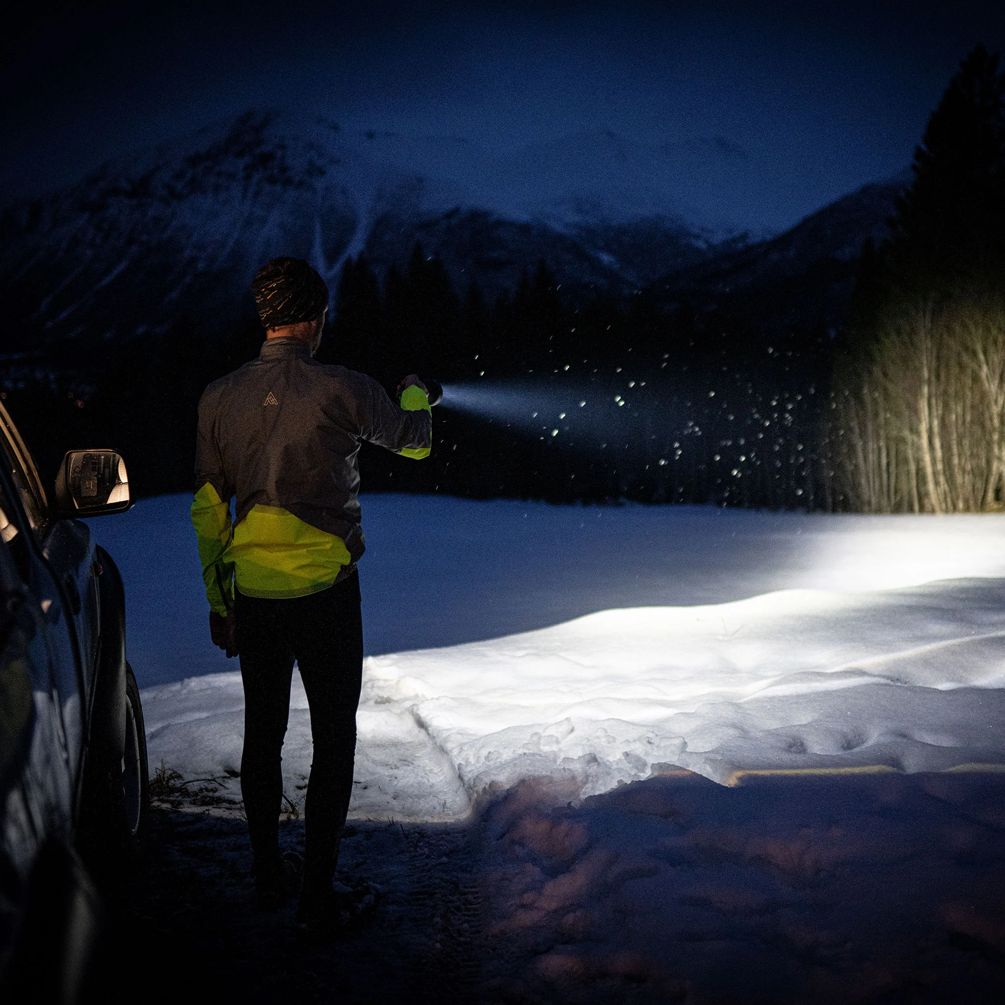 Ledlenser 充電戶外探照手電筒 P18R Signature