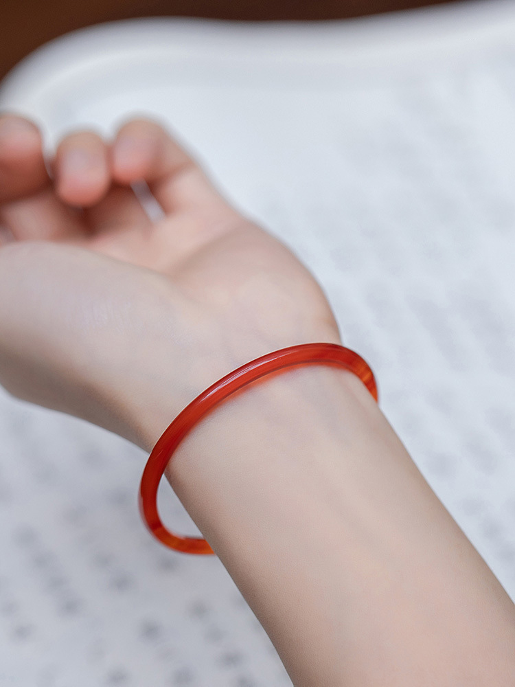 【玉鐲】火紅玉隨叮噹鐲-4mm：提升自信與魄力，使人更加勇敢