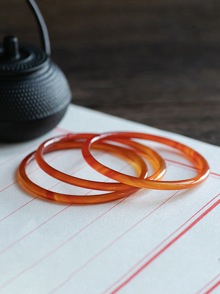 【玉鐲】火紅玉隨叮噹鐲-4mm：提升自信與魄力，使人更加勇敢