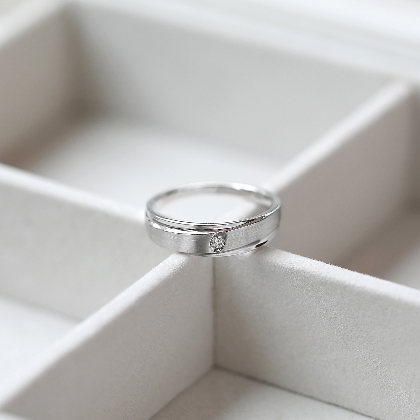 愛笑的眼睛 － 鑽石男戒