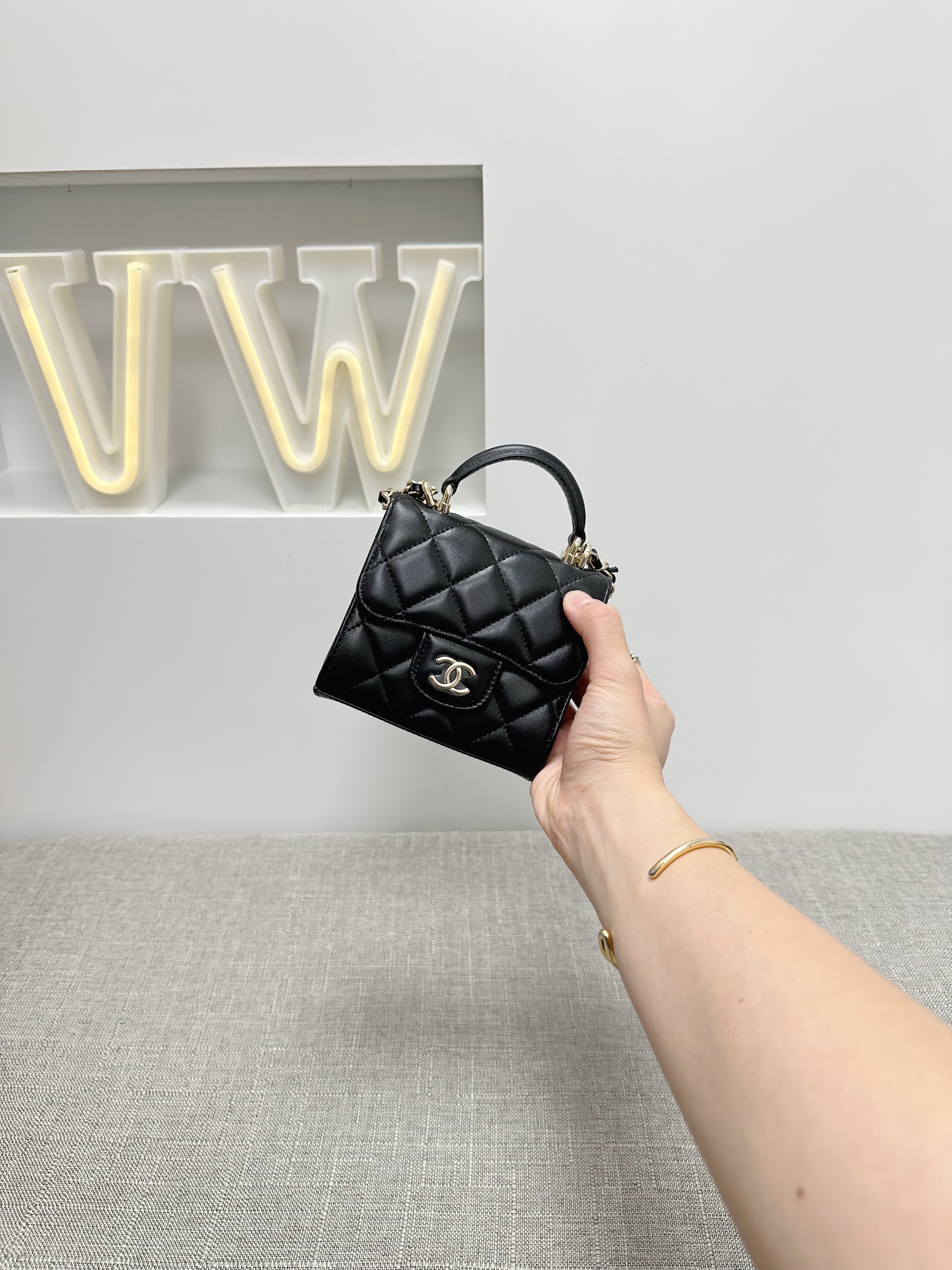 Chanel Top Handle Clutch On Chain (AP2682)