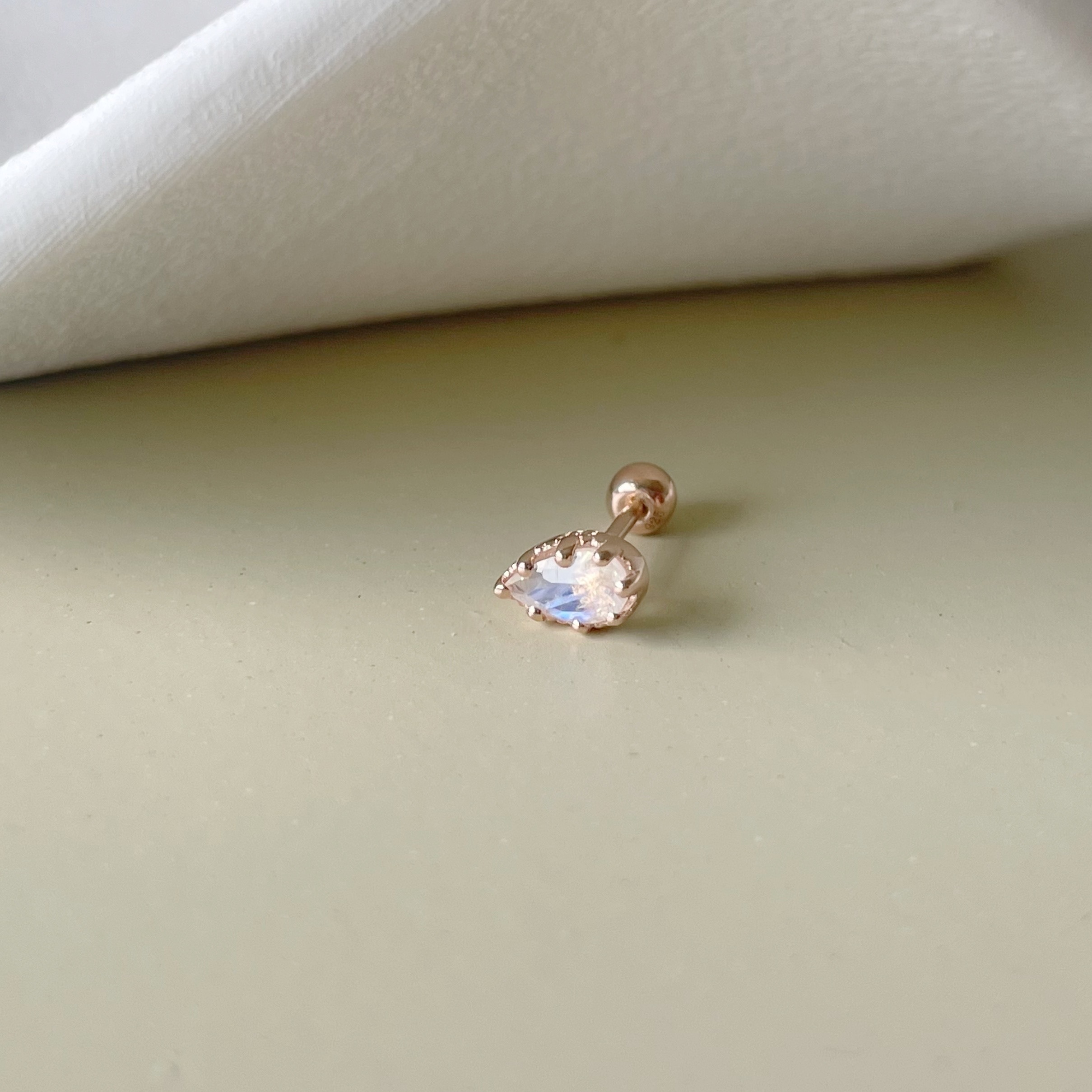 爪爪鑽面水滴月光轉珠耳環