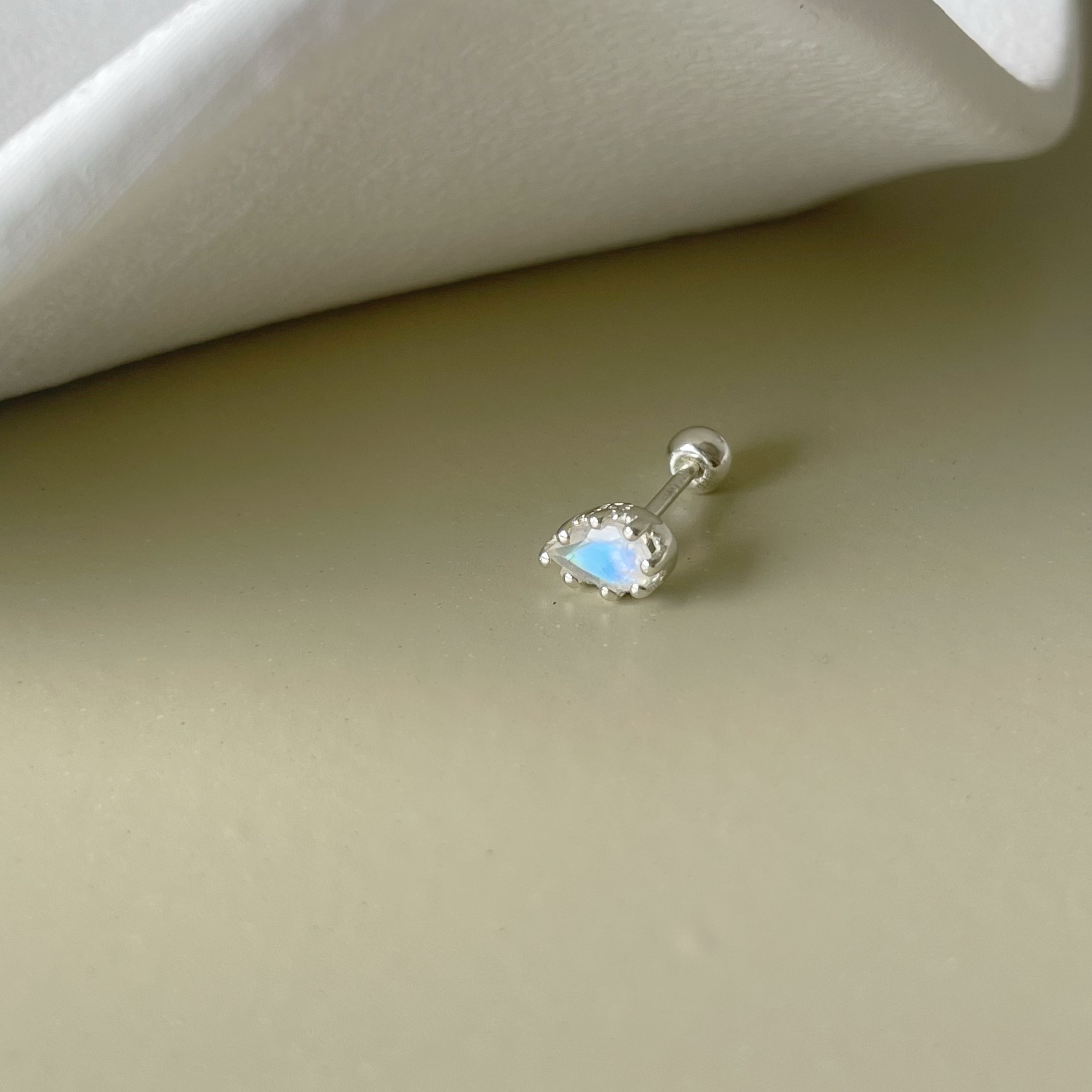 爪爪鑽面水滴月光轉珠耳環