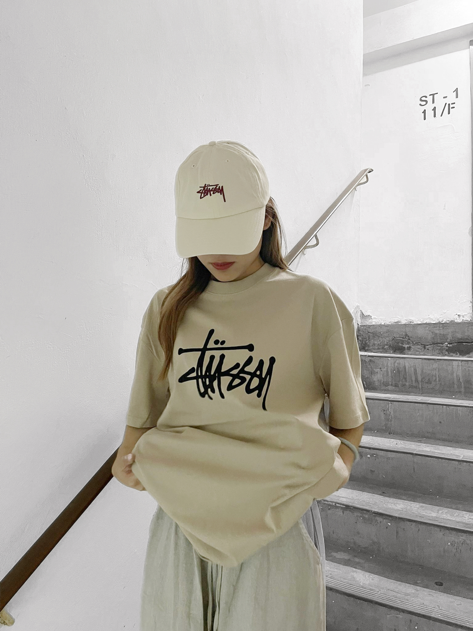 Stussy Sold Graffiti T-Shirt  Smoke AU