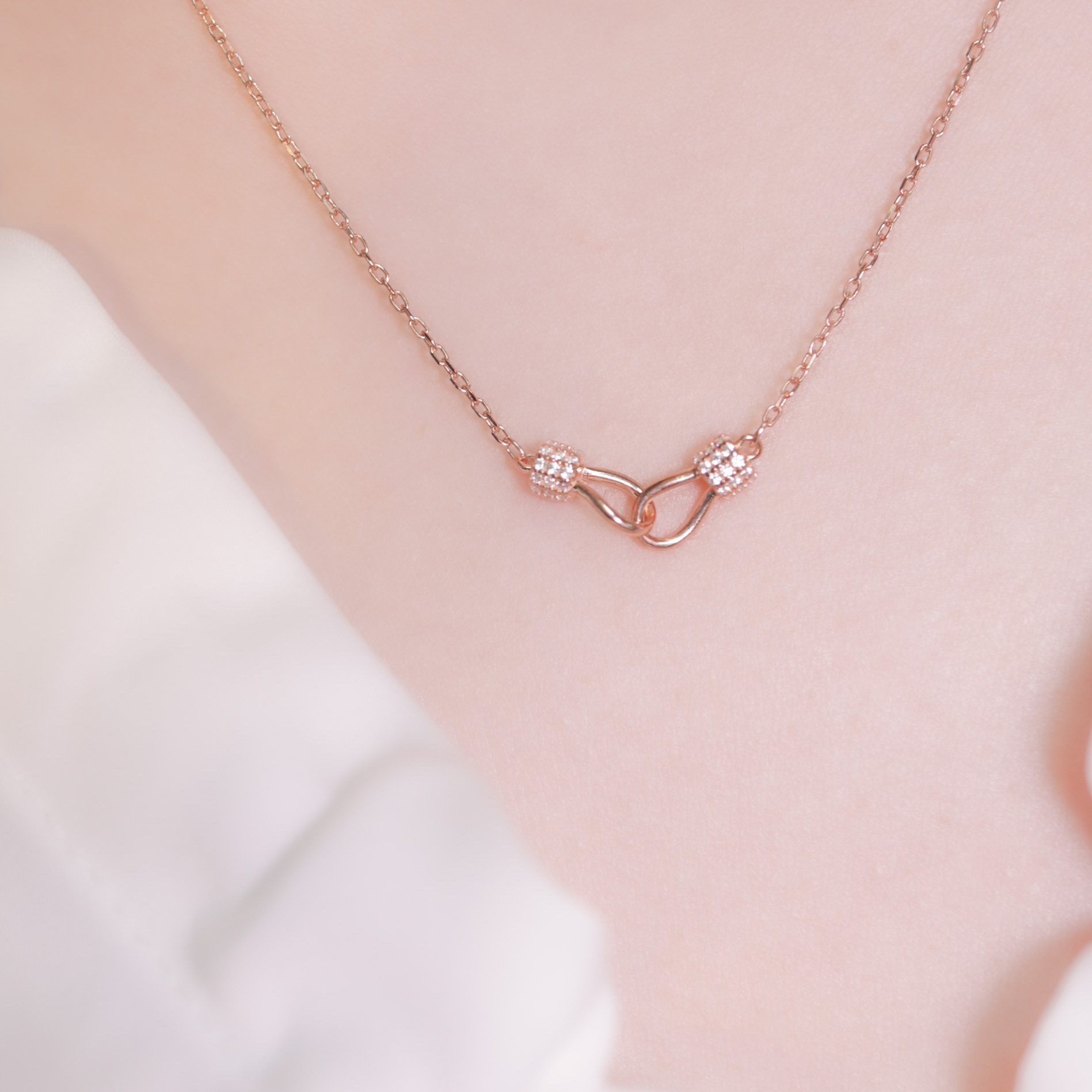 | 925 Silver・White Gold・Rose Gold | Holding Hands Necklace（Silver / Rose Gold) | NE0551 |