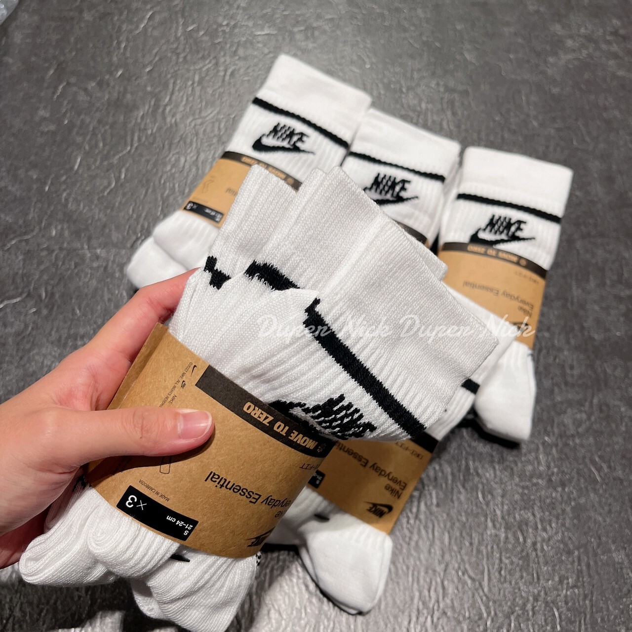 Nike Logo 條紋高筒襪