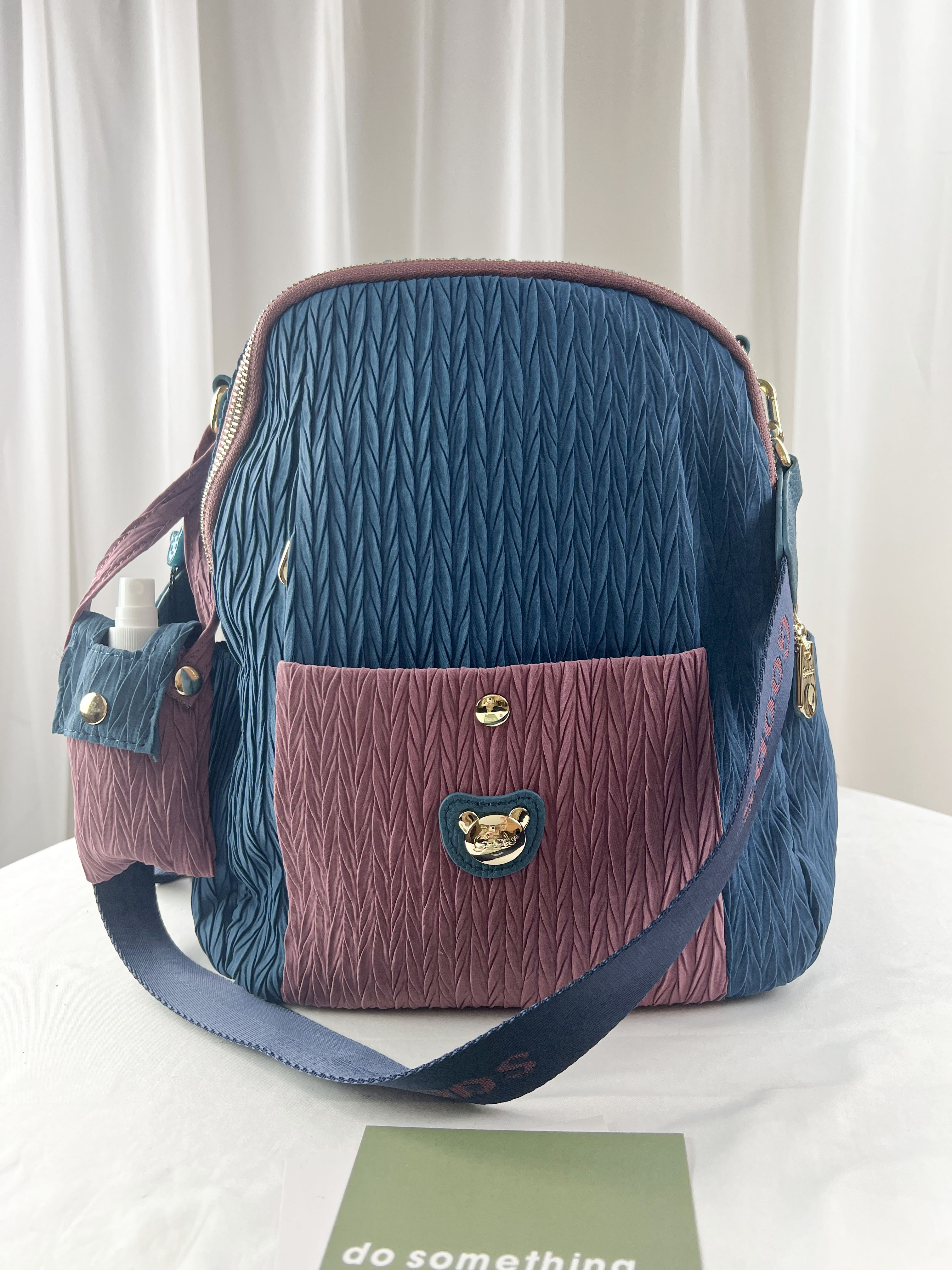 GOODS 湖水藍配粉防潑水後背包 / 側背包 附酒精保護套+酒精瓶 #2743