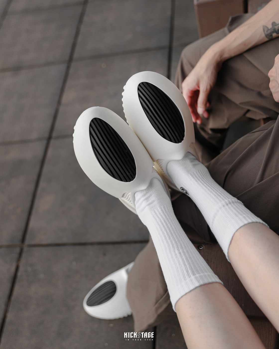 [特價售出無退換]  GENEGG FOAM RUNNER "WHALE" 骨白 鯨之美 流線 透氣 機能水鞋 沙灘鞋 雨鞋【GW-002】94PS 25SALE