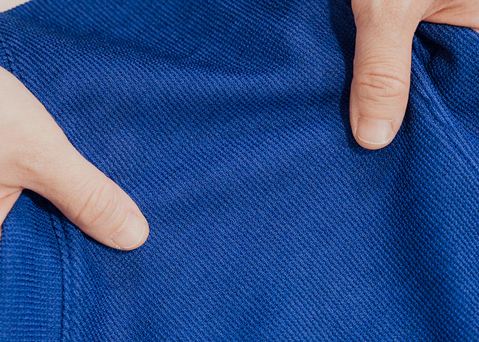 自由舒爽V領針織罩衫彈性良好