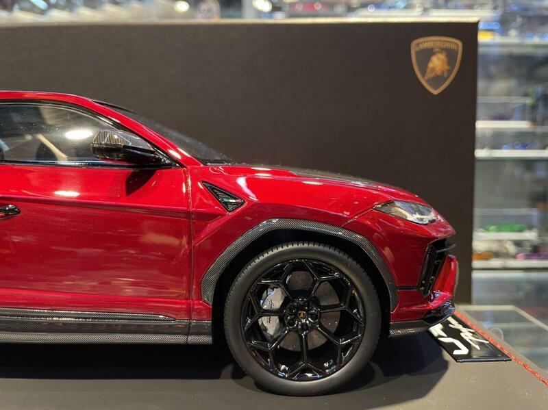 Lamborghini Urus Performante 1/18 MR Collection LAMBO055