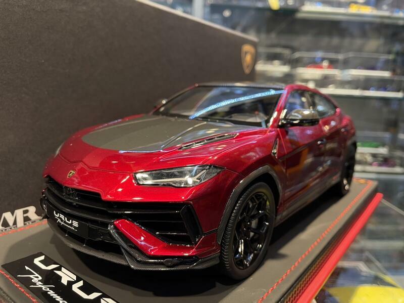 MR LAMBO055D Urus Performante Rosso Efesto 1/18