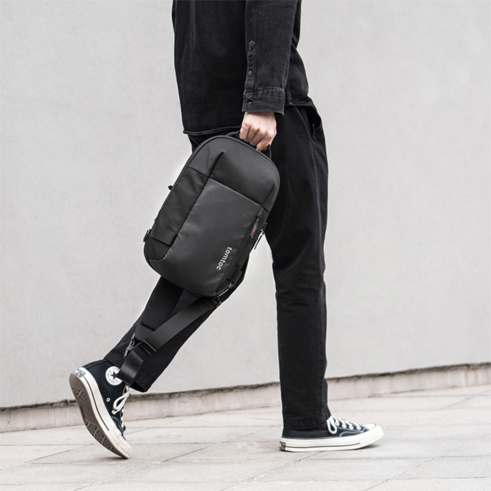 Tomtoc 城市隨行 • 輕量機能 斜肩包黑