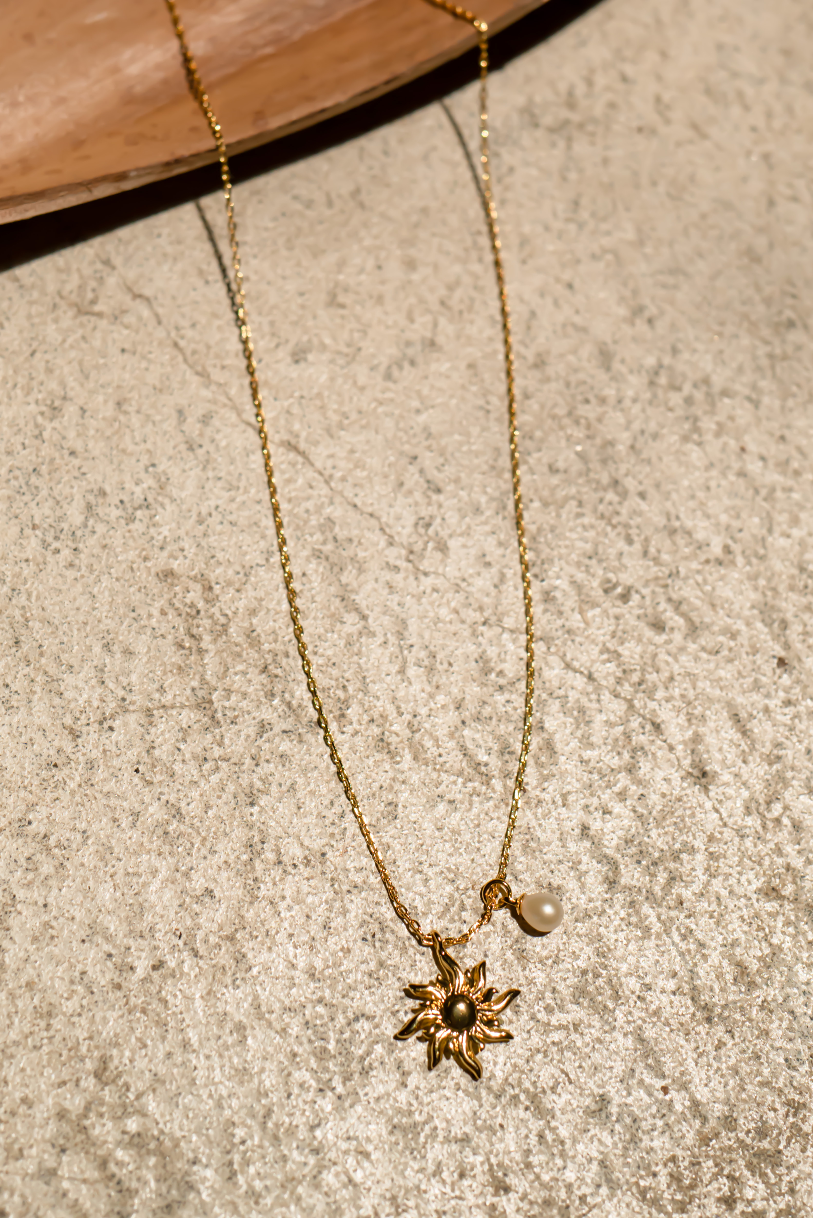 Tropical Paradise · 珍珠太陽墜鍊（金色）