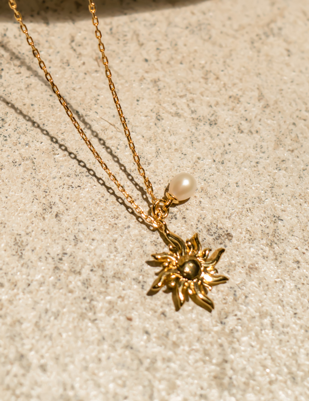 Tropical Paradise · 珍珠太陽墜鍊（金色）