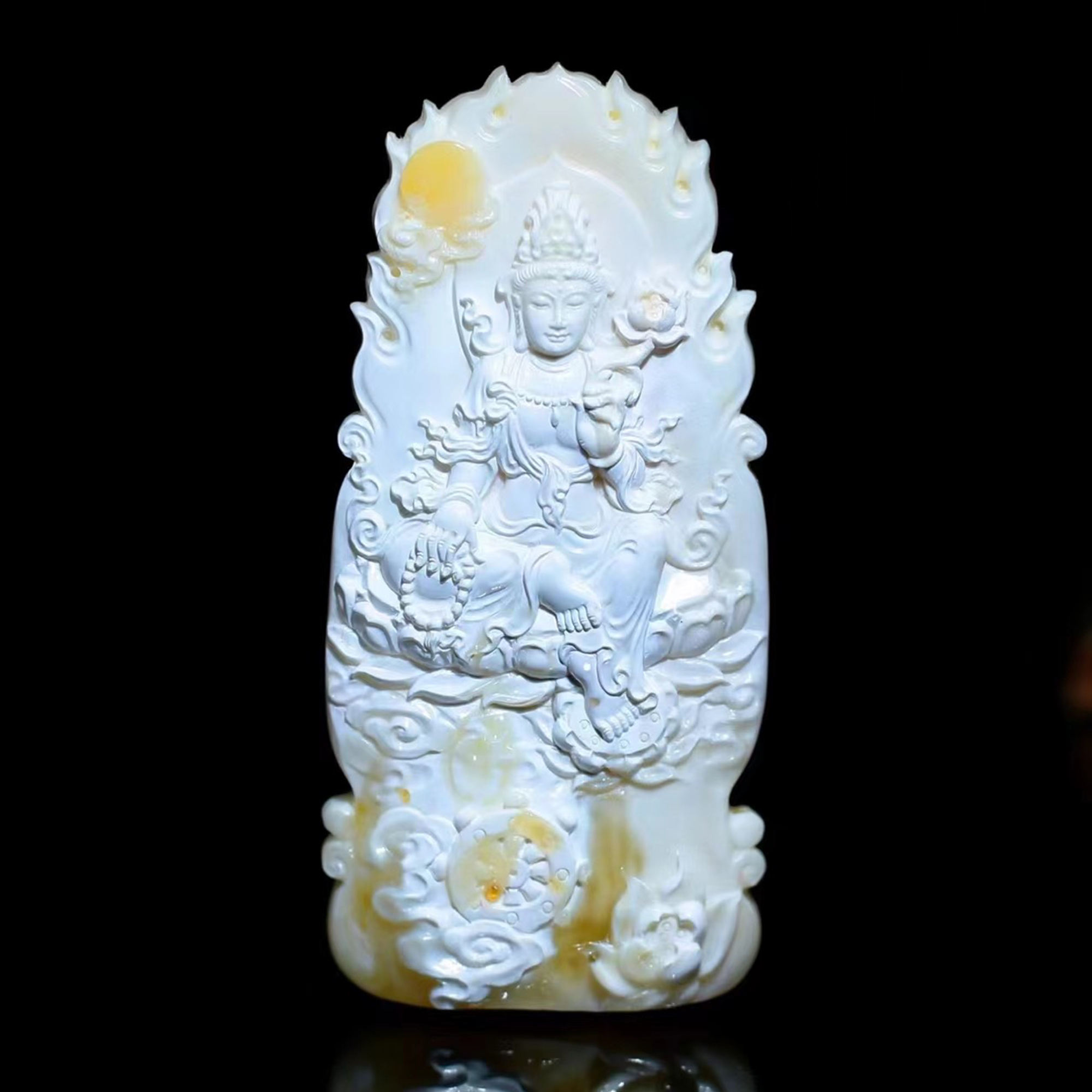 (結緣欣賞)傳家孤品3A天然俄羅斯白蜜蠟大師工藝觀音掛牌