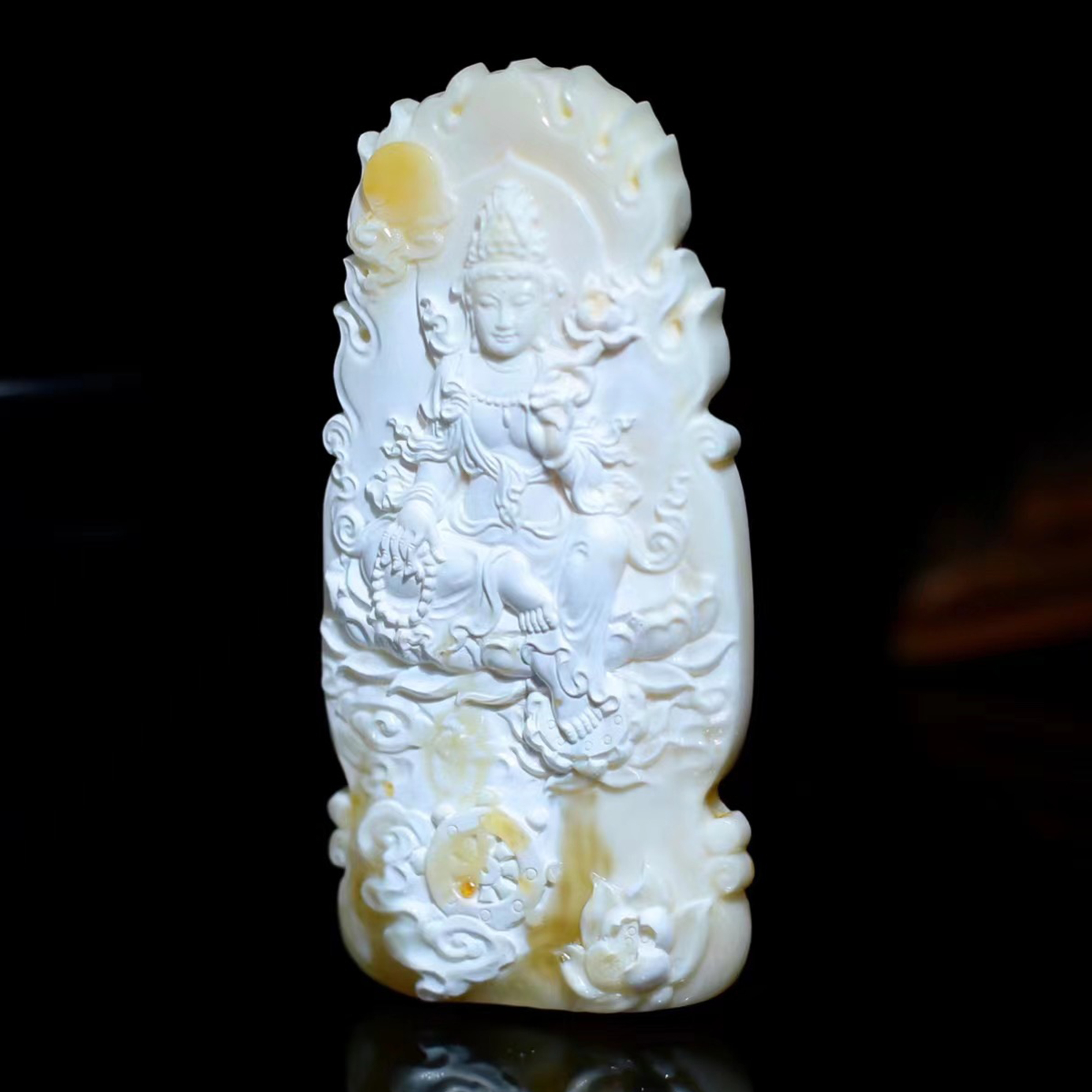 (結緣欣賞)傳家孤品3A天然俄羅斯白蜜蠟大師工藝觀音掛牌