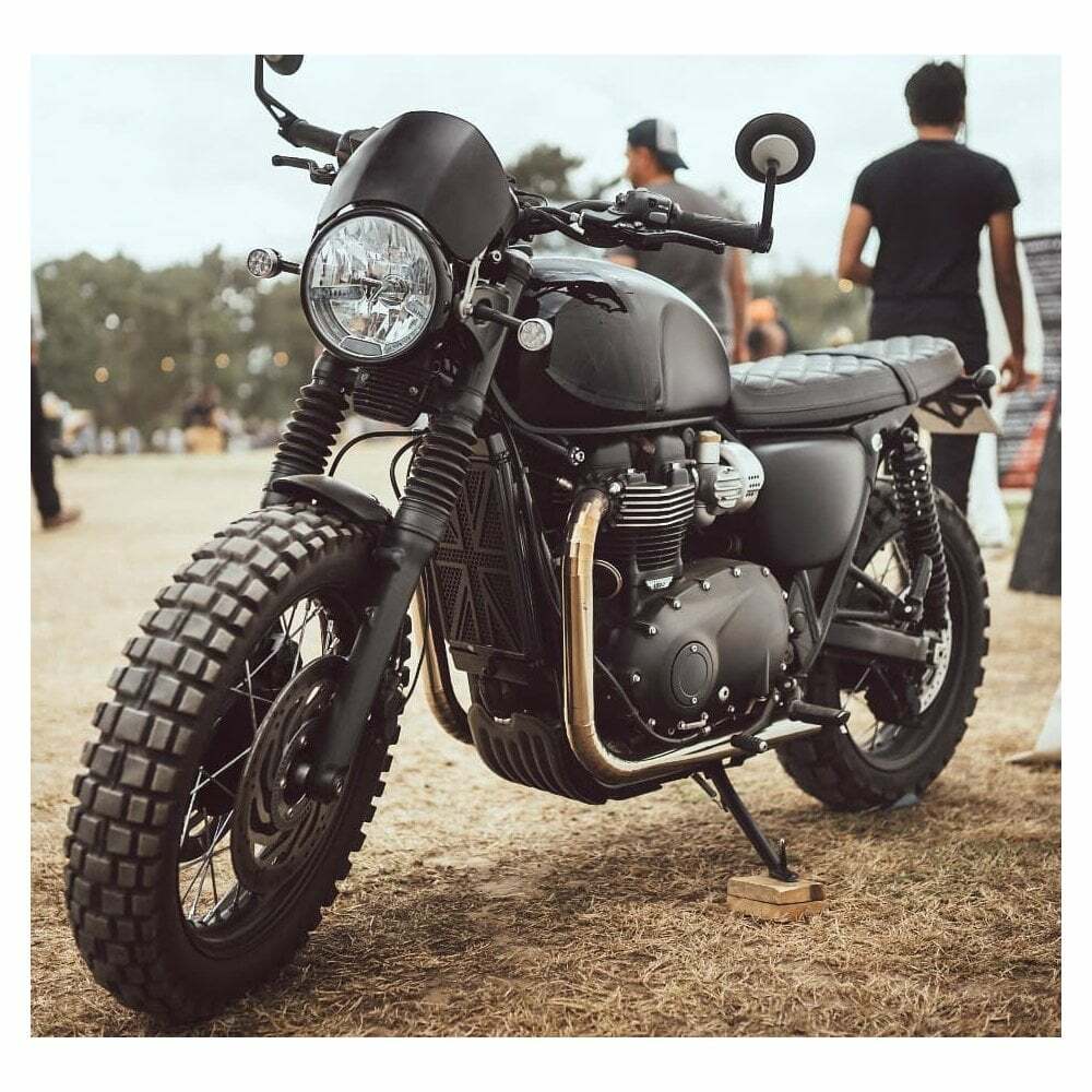 Motone 水冷凱旋專用 金屬下護板 直線條 - 黑