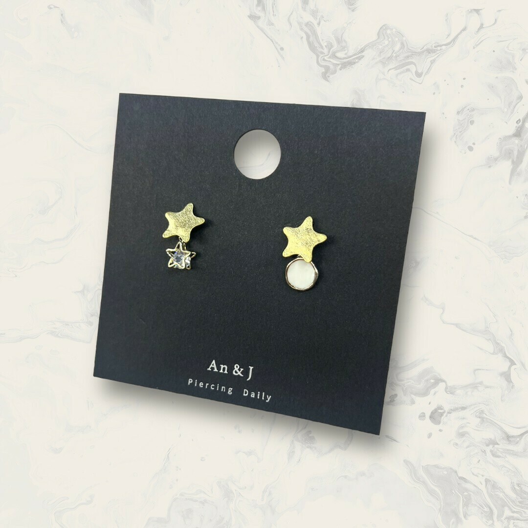 韓國直送-鋼針 不對稱 皺面金星星吊金框夾星星鋯+金邊白圓面 鍍14K
