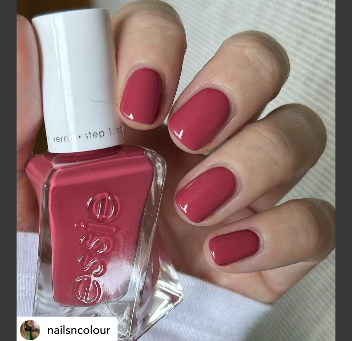 Essie 指甲油 - Sequins On The Rocks - GC301