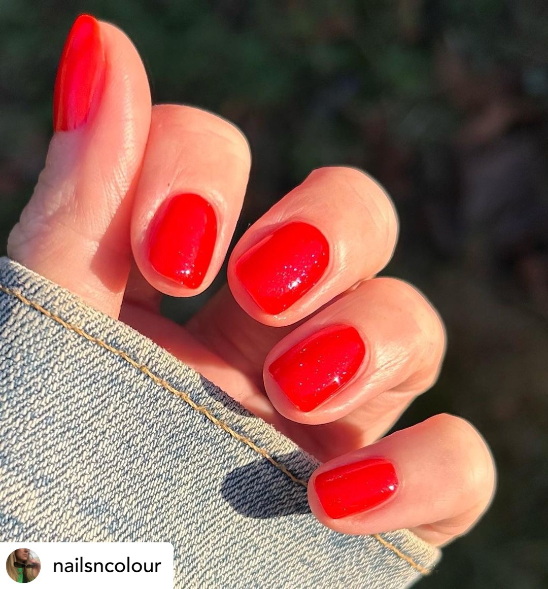 OPI 甲油 - Left Your Texts on Red - ISLS010