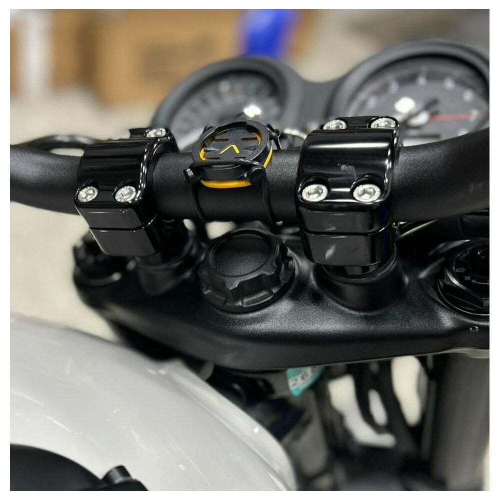 Motone 水冷凱旋專用 上三角台 軸心 螺帽 黑