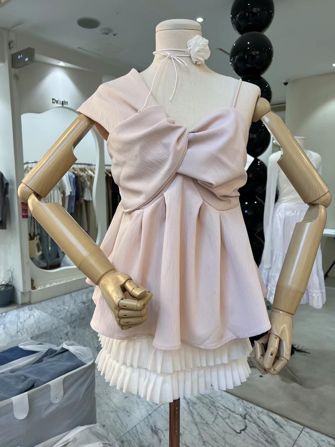 6.10 蝴蝶結吊帶上衣