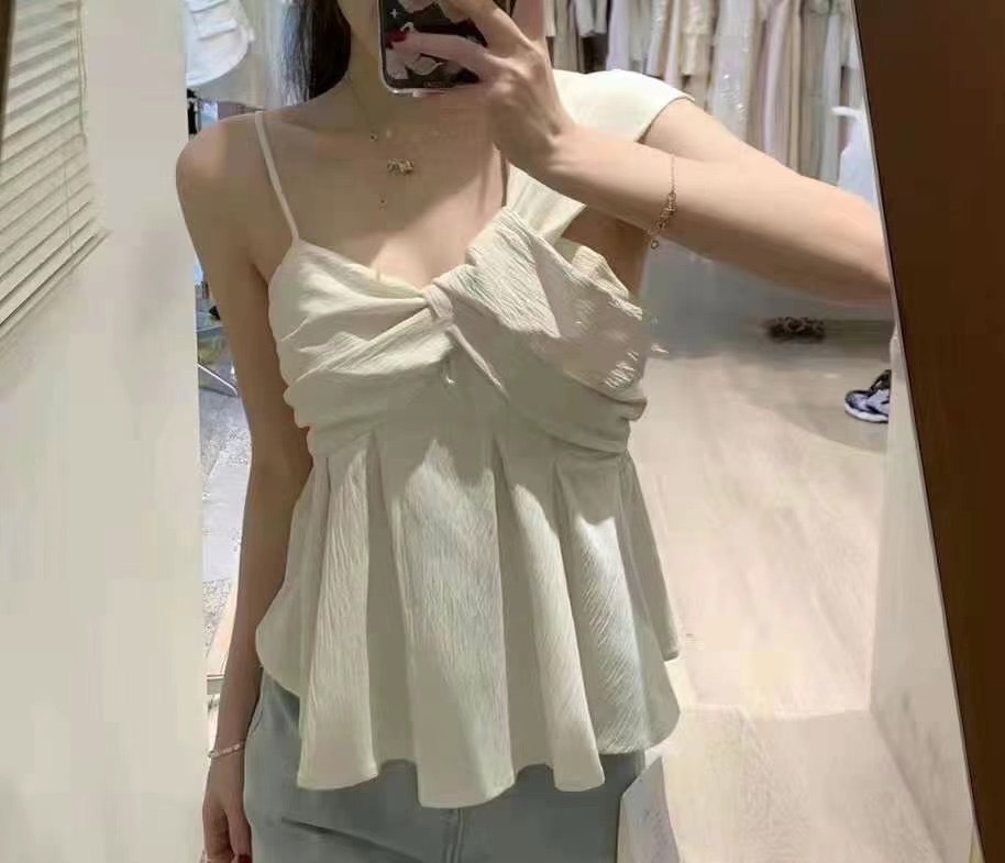 6.10 蝴蝶結吊帶上衣