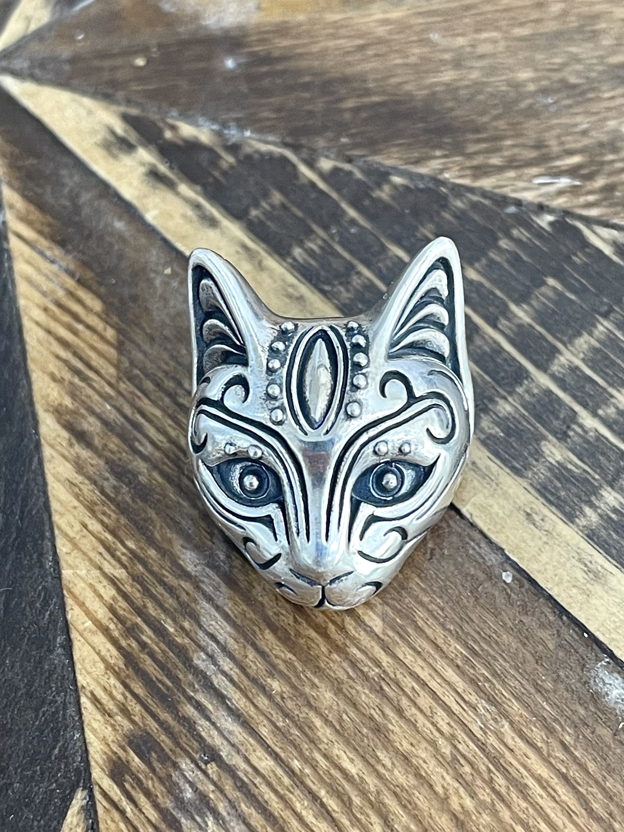 BBM ネコボタン Sliver