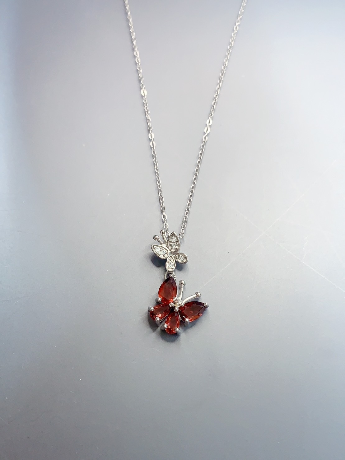紅蝶雙飛丨紅石榴石銀鑲項鍊丨一月誕生石