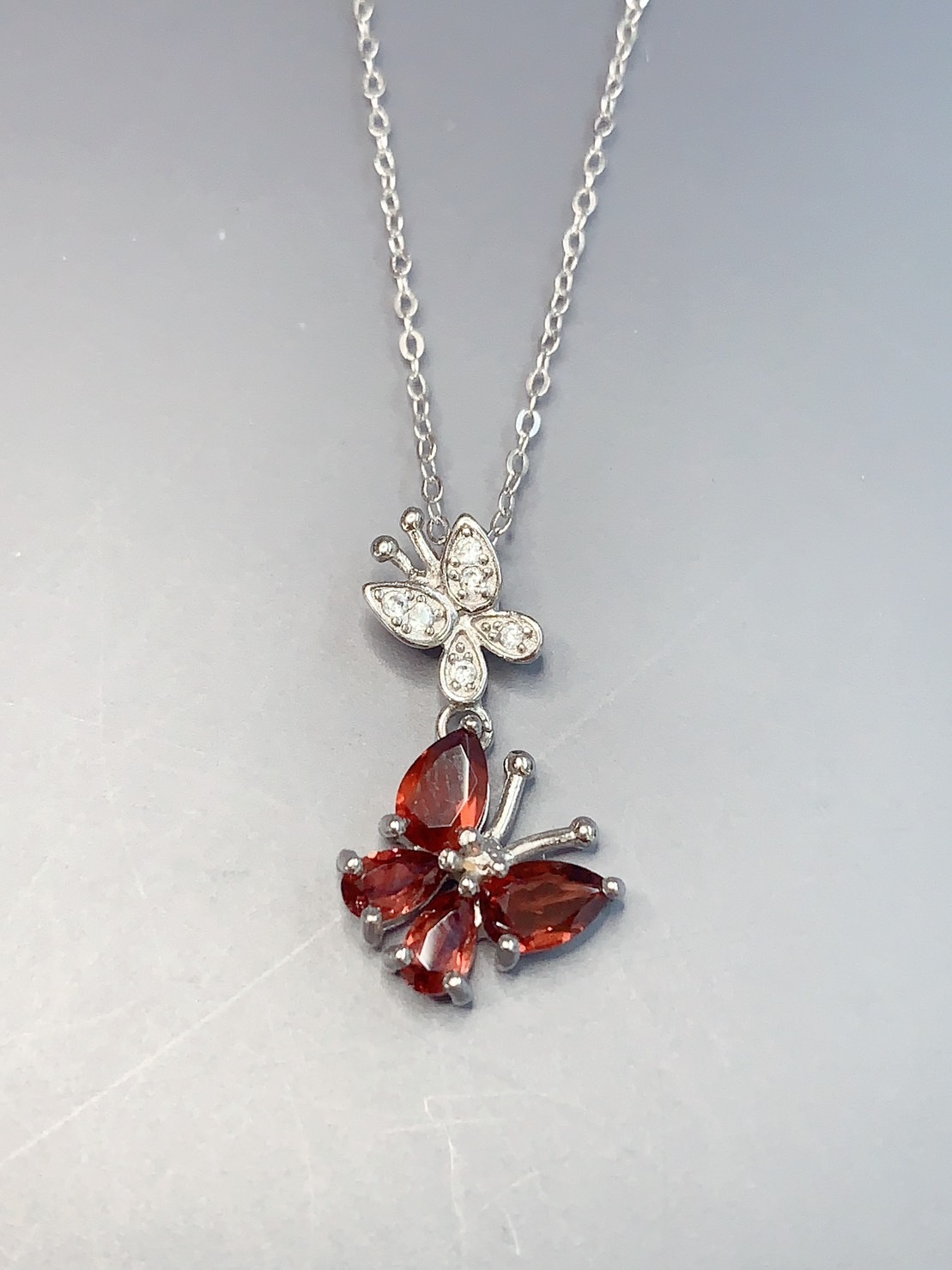 紅蝶雙飛丨紅石榴石銀鑲項鍊丨一月誕生石