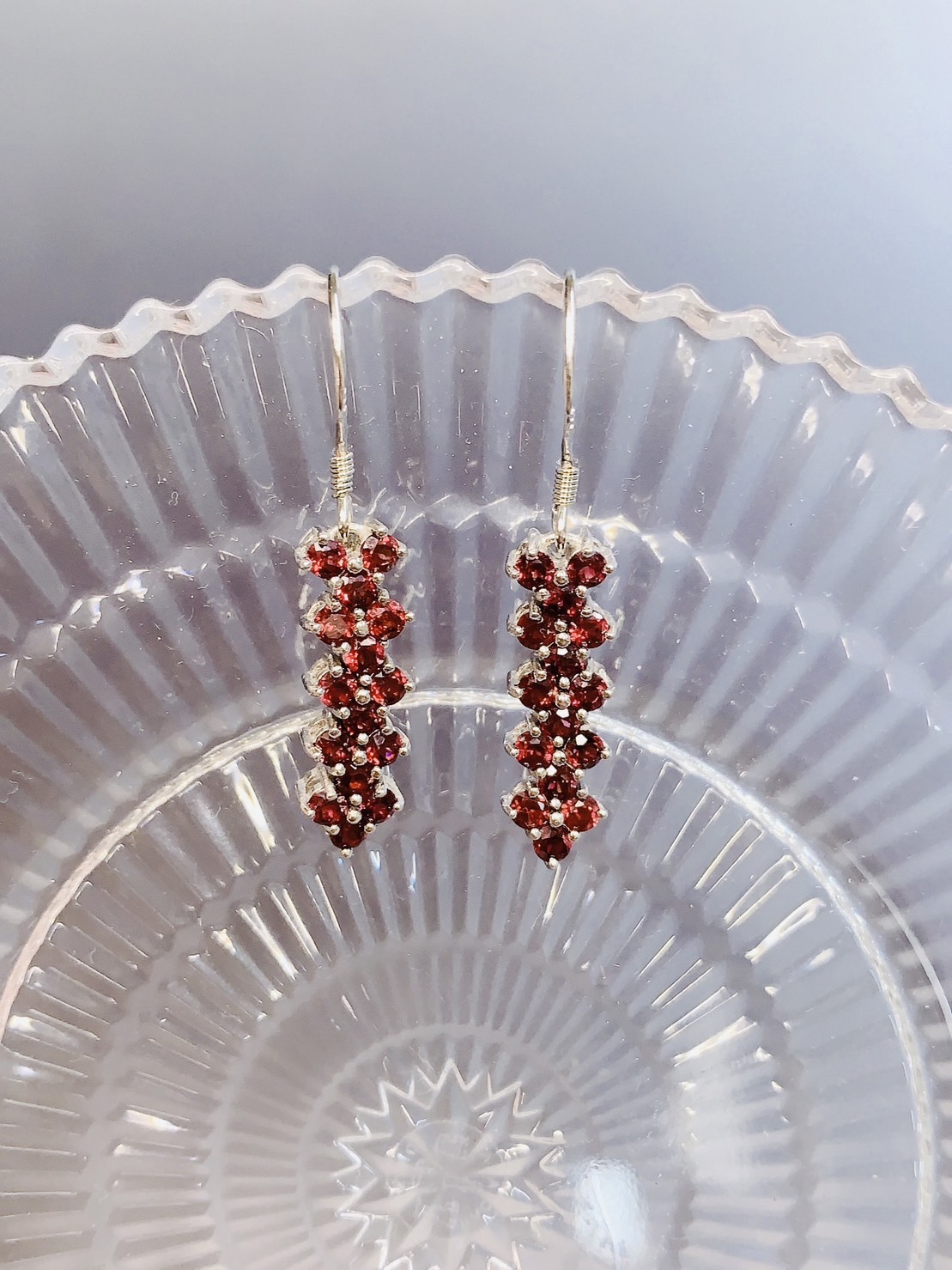 紅星點丨紅石榴石銀鑲耳環丨一月誕生石