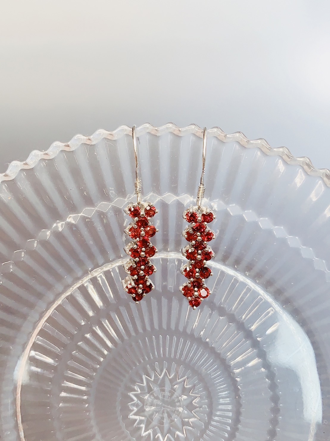 紅星點丨紅石榴石銀鑲耳環丨一月誕生石